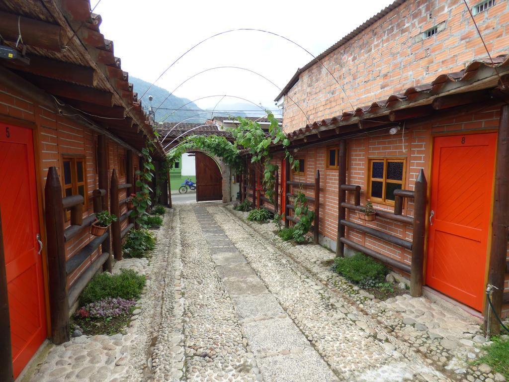 Hotel Kantarrana Urbana Jardin Jardín Quarto foto